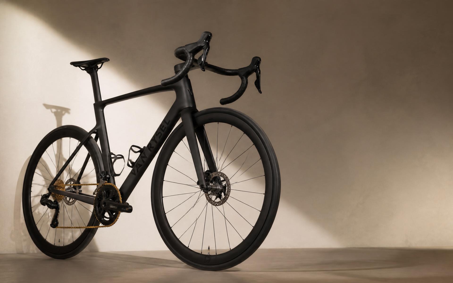 Van Rysel carbon road bike